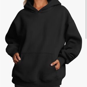 OVERSIZED BLACK SWEATSHIRT